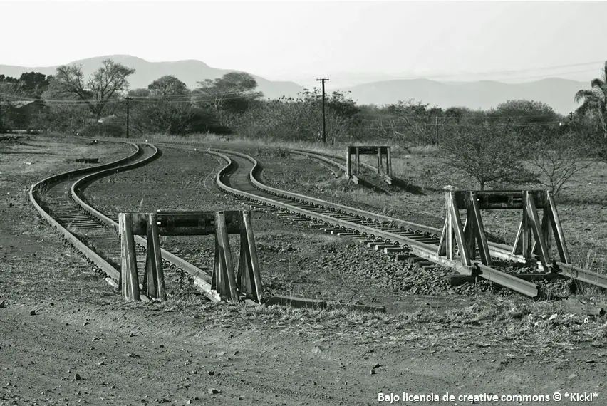 construccion de un ferrocarril - Cómo está conformada la estructura de una vía férrea