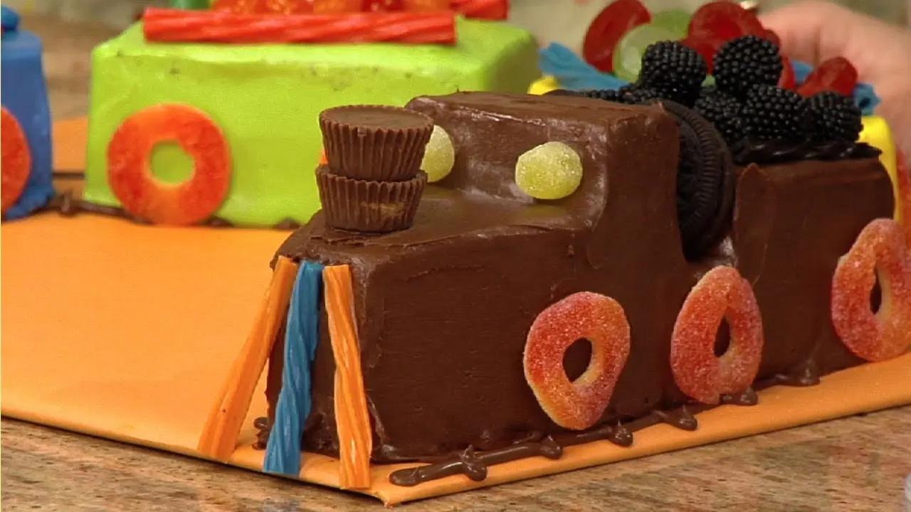 pastel en forma de tren - Cómo hacer para que no se mueva un pastel