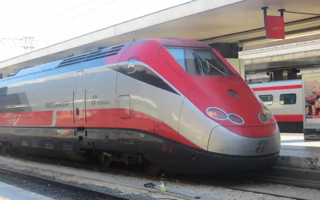 Tren Rápido Nápoles-Milán: Una conexión eficiente entre dos ciudades icónicas - Cómo llegar de Napoli a Milán tren rapido napoles milan - Cómo llegar de Napoli a Milán