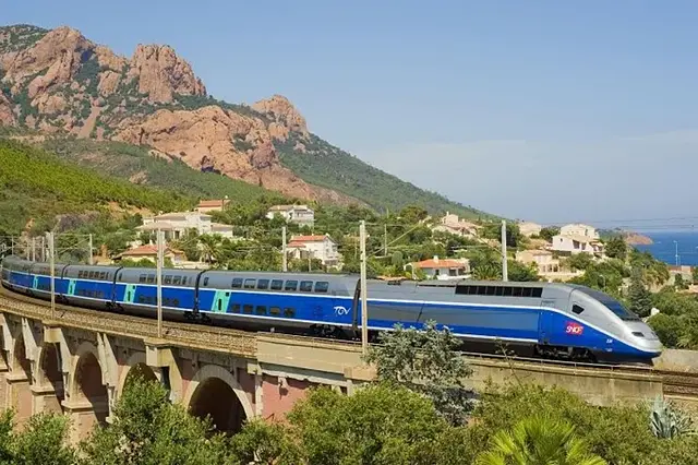 ferrocarril para recorrer costa azul - Cómo moverse por la Costa Azul