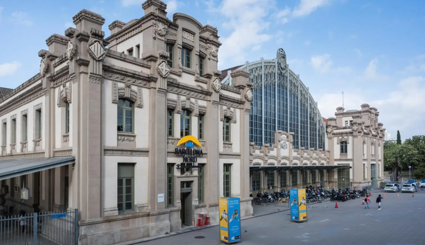 estacion de tren arco del triunfo barcelona - Cómo se llama el Arco del Triunfo en Barcelona