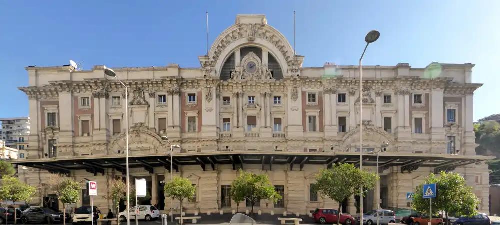 estacion central ferrocarril napoles - Cómo se llama la estación central de Nápoles Italia