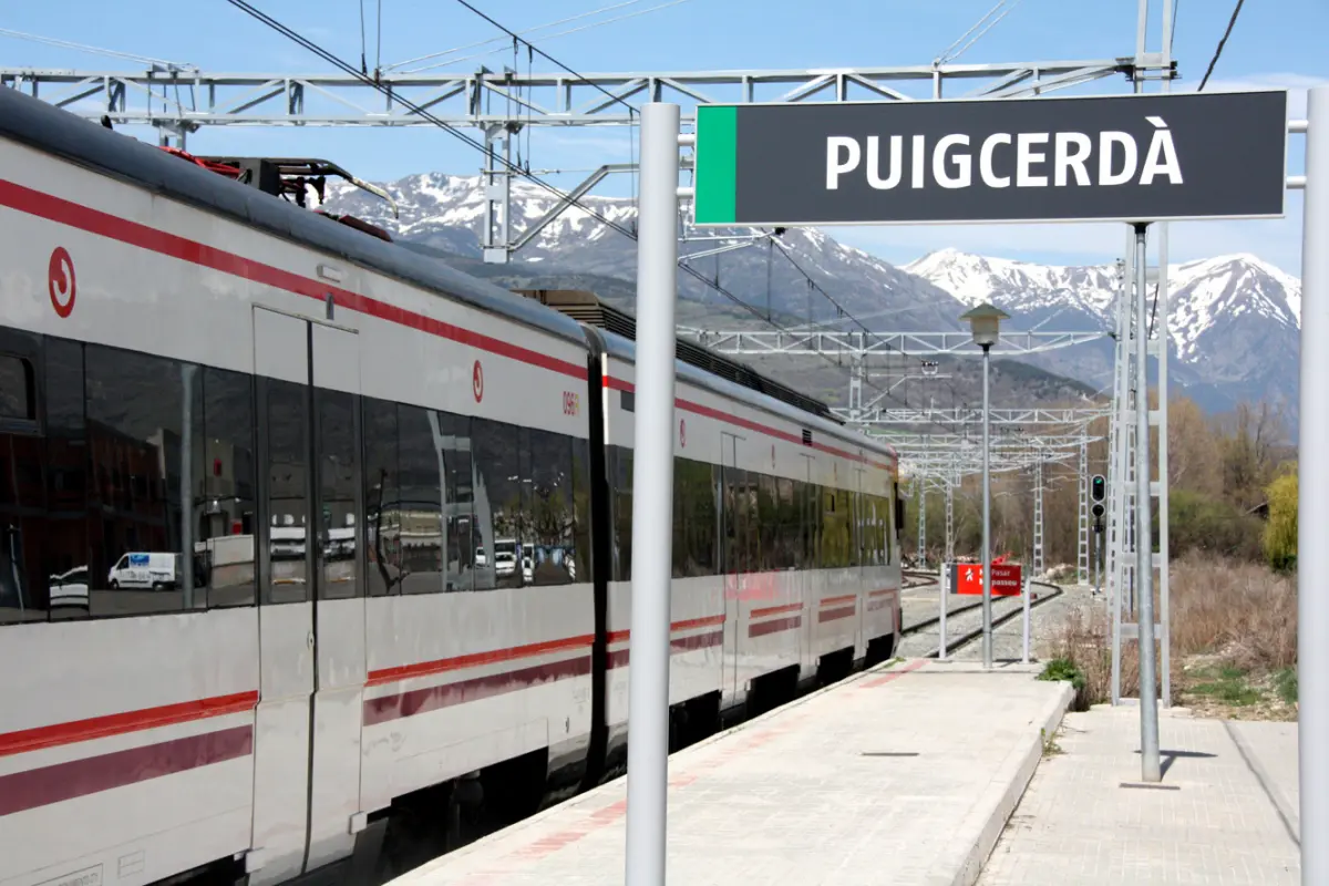 ferrocarril barcelona puigcerdà - Cómo se llama la estación de tren de Puigcerdá