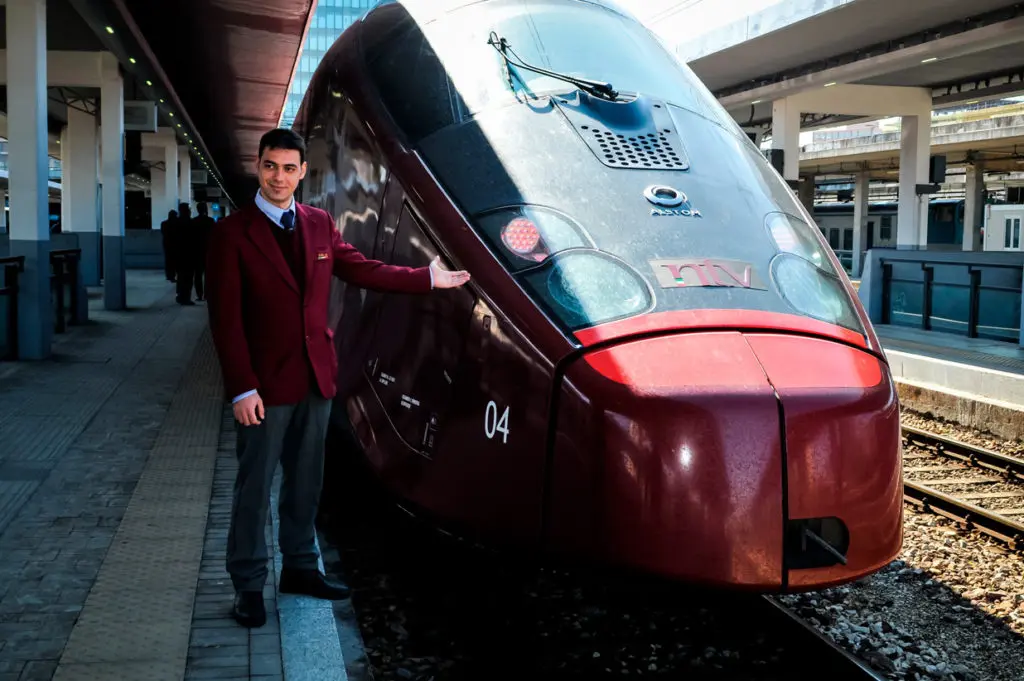 tripulante de tren - Cómo se llaman las azafatas de tren