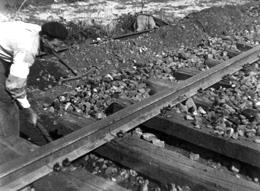 capataz de construcción de vías ferrocarril - Cómo se llaman los que arreglan las vías del tren