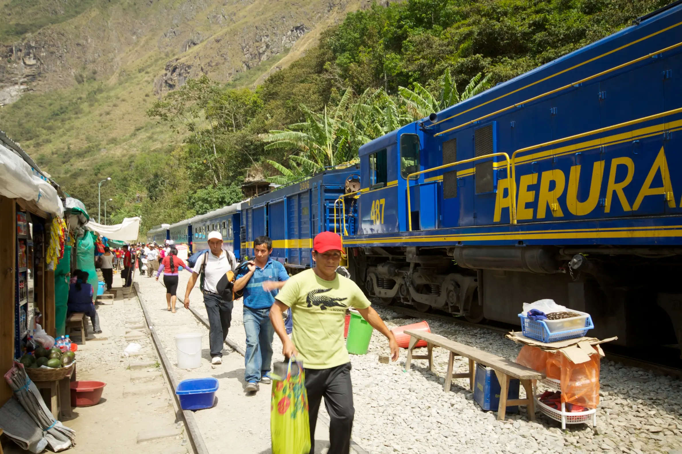 Trazado del ferrocarril de Hidroeléctrica a Cuzco - Cómo se llega de Aguas Calientes a Machu Picchu trazado del ferrocarril de hidroelectrica a cuzco - Cómo se llega de Aguas Calientes a Machu Picchu