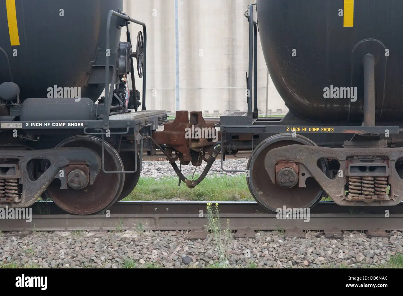 como se acoplan las maquinas de ferrocarril para trabajar juntas - Cómo se unen los vagones de un tren