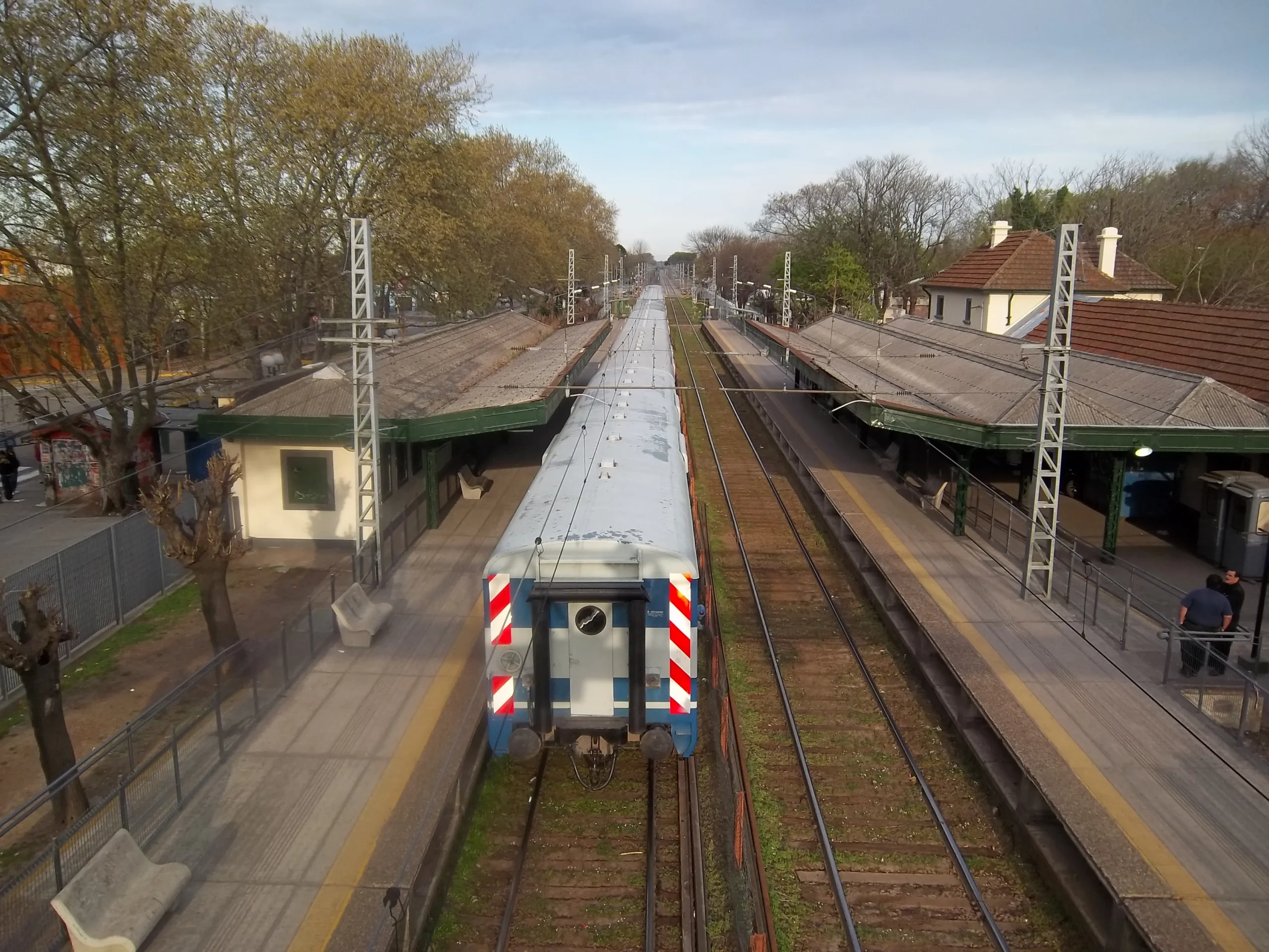 como llegar a rafael calzada en tren - Cómo viajo de La Plata a Rafael Calzada