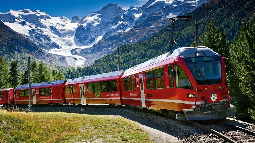 tren rojo alpes suizos - Cuál es el tren que pasa por los Alpes suizos