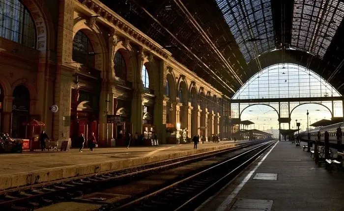 Estación de tren antigua: Un viaje al pasado - Cuál es la primera línea del metro estacion tren antigua - Cuál es la primera línea del metro