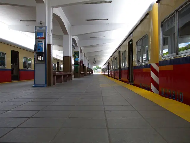 tiene wifi la estacion de trenes lacroze del ferrocarril urquiza - Cuándo sale el último subte B