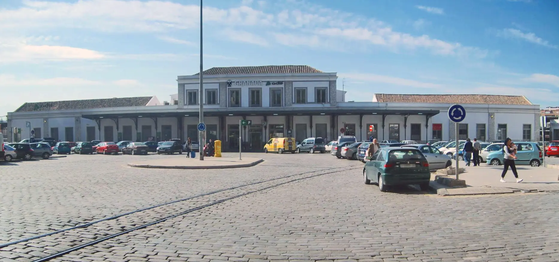 estacion de tren granada - Cuántas paradas hace el AVE Madrid Granada