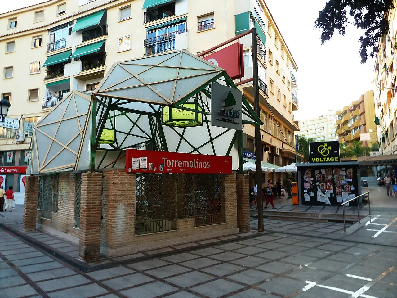 Tren Torremolinos: Una forma cómoda y económica de viajar por la Costa del Sol - Cuánto cuesta el tren de Fuengirola a Plaza Mayor tren torremolinos - Cuánto cuesta el tren de Fuengirola a Plaza Mayor