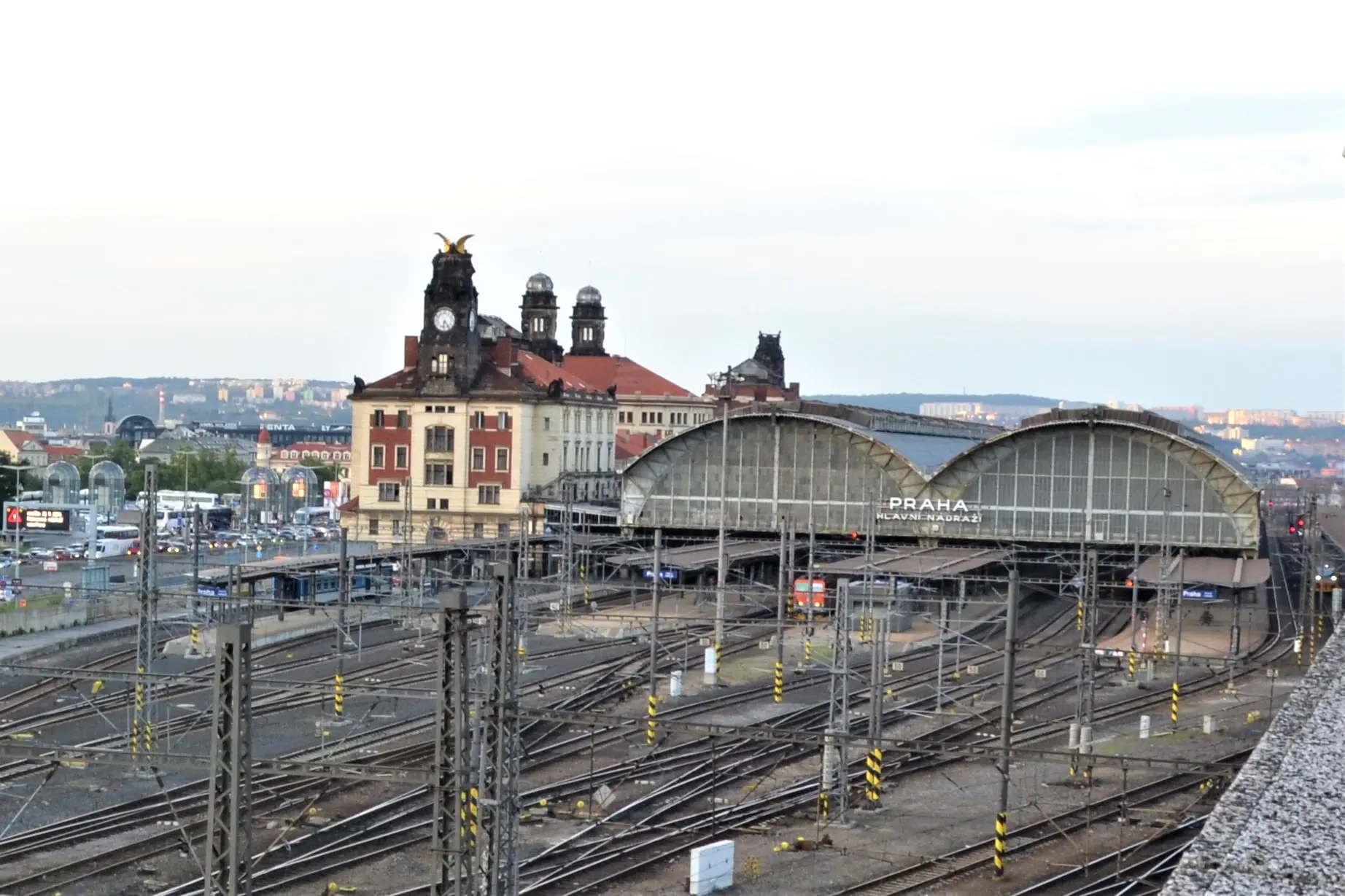 Estación Central de Ferrocarriles en Praga: Una puerta de entrada a Europa Central - Cuánto cuesta el tren de Praga a Viena estacion central ferrocarriles praga - Cuánto cuesta el tren de Praga a Viena