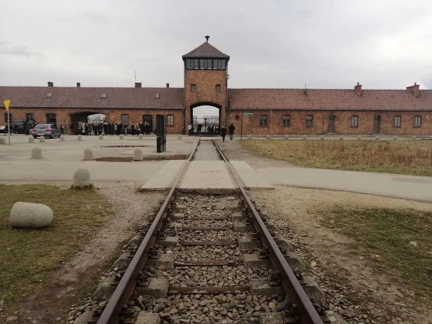 varsovia auschwitz tren - Cuánto se hace de Varsovia a Auschwitz
