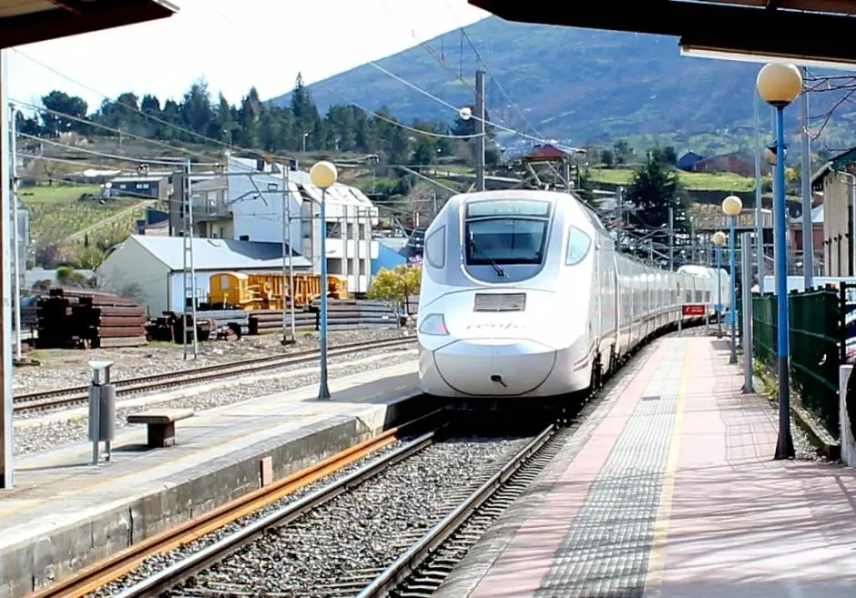 distancia ferrocarril barcelona la coruña - Cuánto tarda el AVE de Galicia a Barcelona