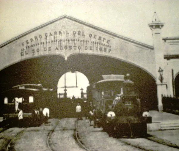 cuantos km tenia el ferrocarril en la presidencia de sarmiento - Cuántos kilómetros recorre el tren Sarmiento