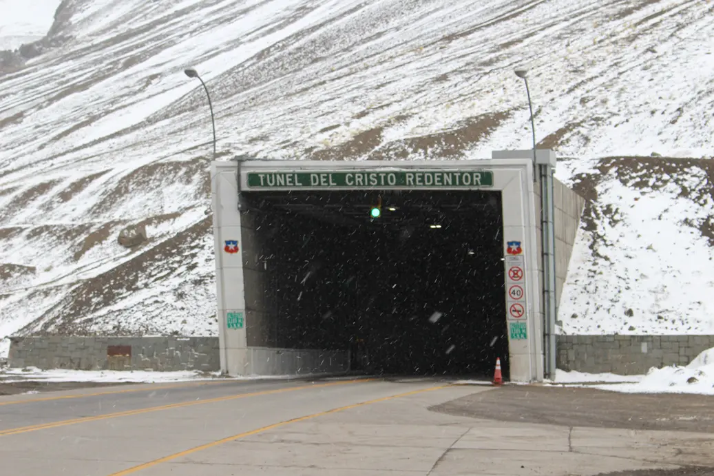 tunel ferroviario argentina caracoles chile - Cuántos kilómetros tiene el camino de los Caracoles