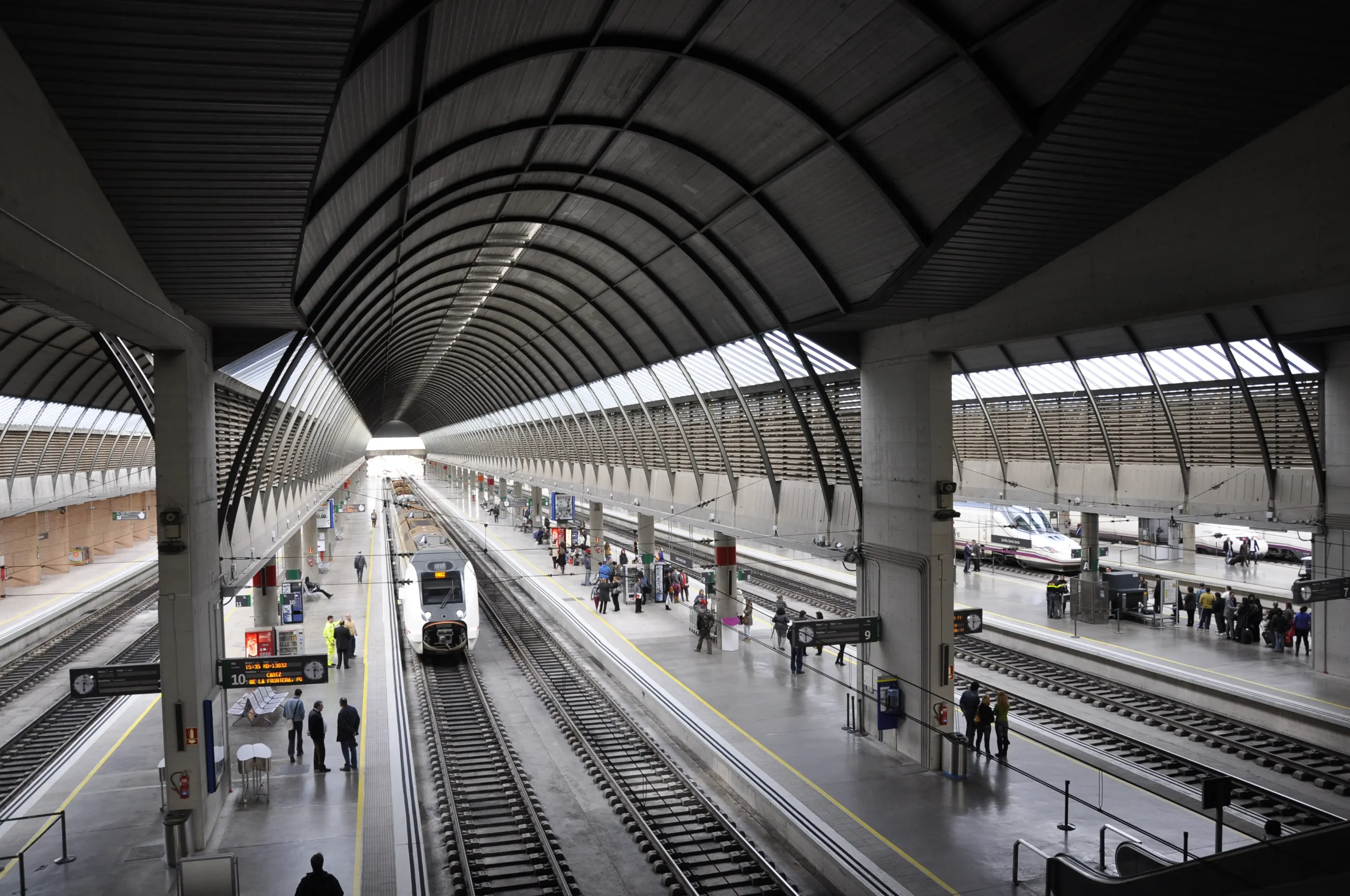 estacion de tren sevilla ave - Dónde llega el AVE de Sevilla a Madrid