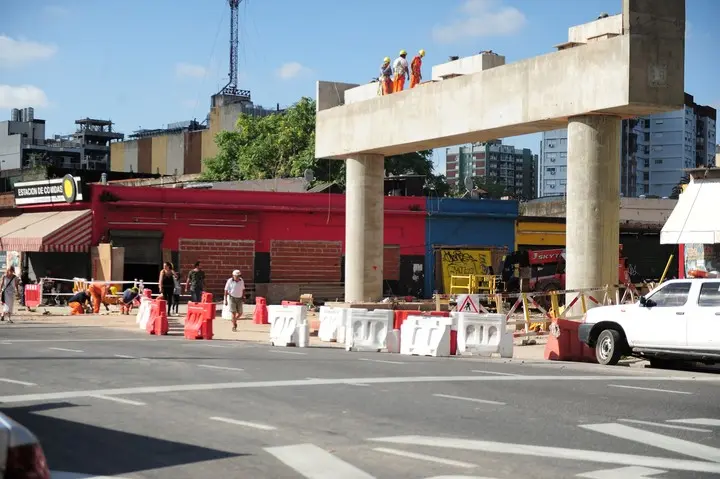 Qué ferrocarril pasa por Corrientes y Dorrego - Qué colectivos pasan por Corrientes y Dorrego que ferrocarril pasa por corrientes y dorrego - Qué colectivos pasan por Corrientes y Dorrego