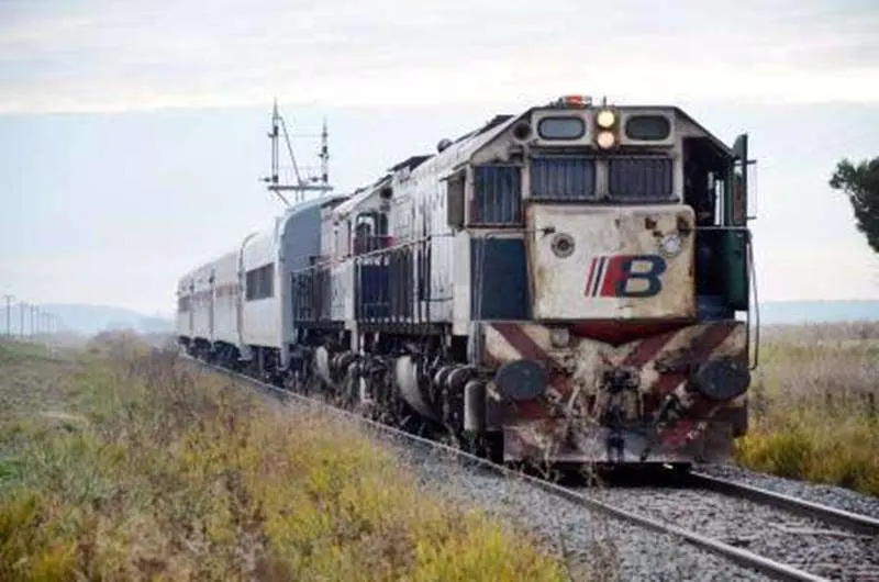 costitucion tandil por ferrocarril - Qué día sale el tren de Constitución a Tandil