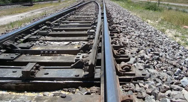 aguja empotrada uniones ferrocarriles - Qué es un calzo ferroviario