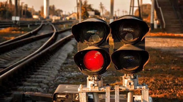 corralito para cruzar las vias del ferrocarril - Qué es un cruce a distinto nivel