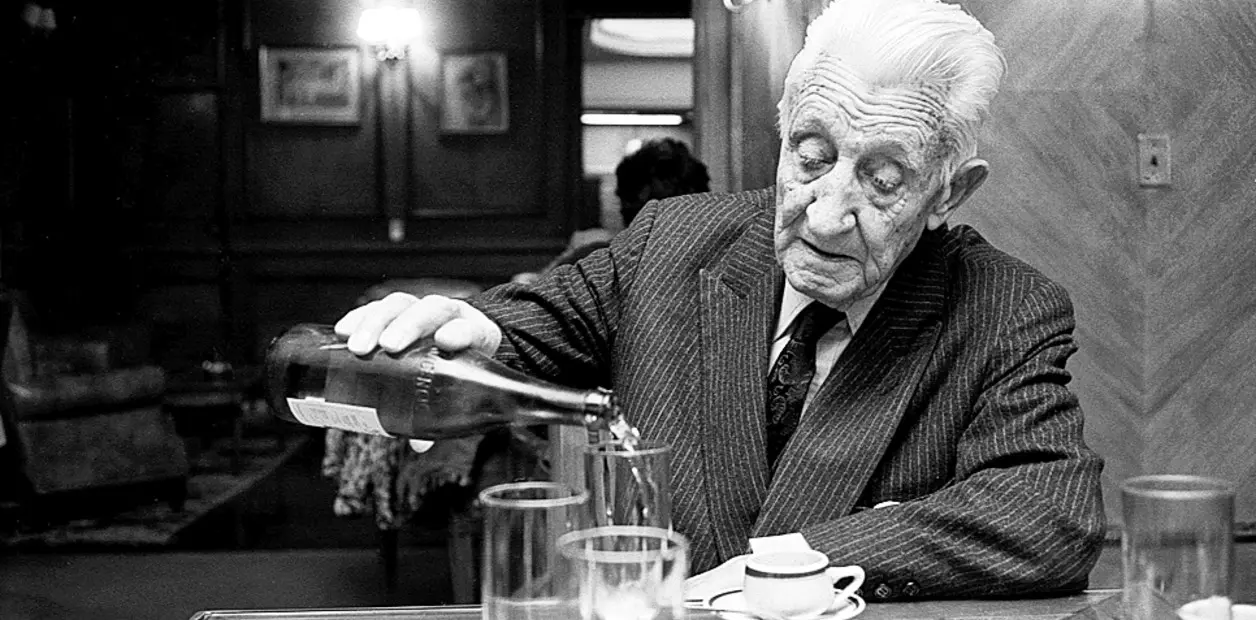 illia medico ferroviario - Qué fue la ley de medicamentos