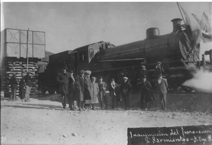 sarmiento cedio tierras al ferrocarril - Qué hizo Sarmiento en 1885
