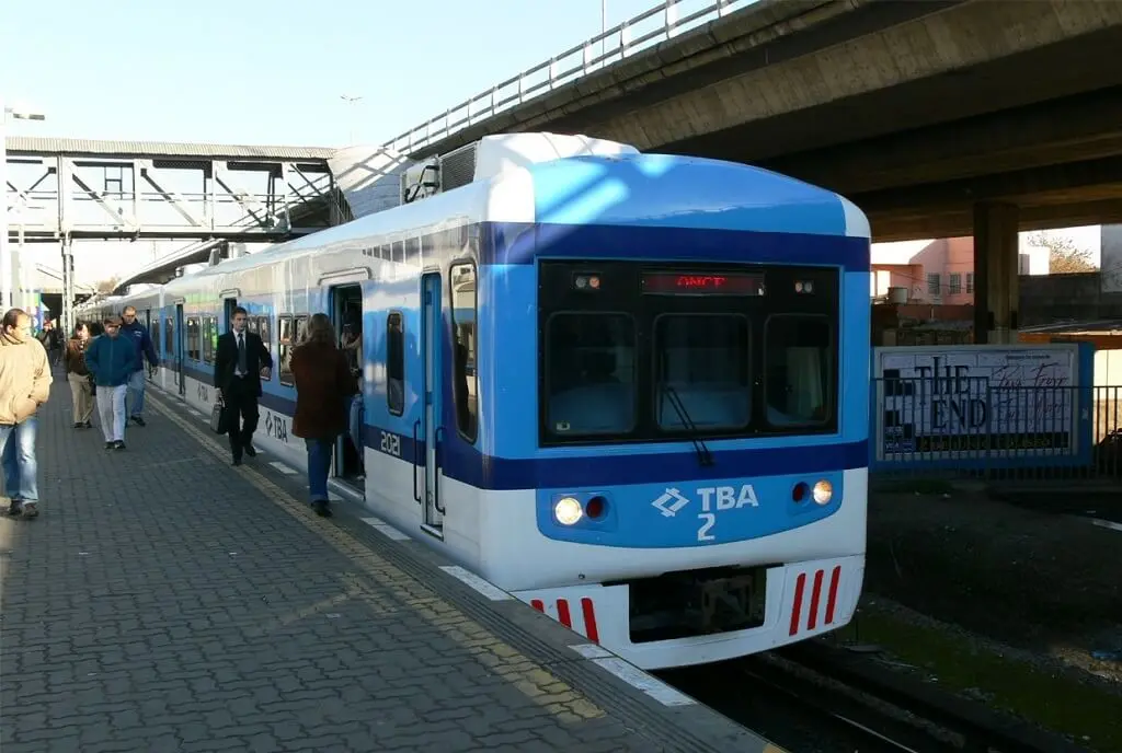 estación del ferrocarril sarmiento cerca de nazca - Qué línea de colectivo me deja en Nazca y Rivadavia