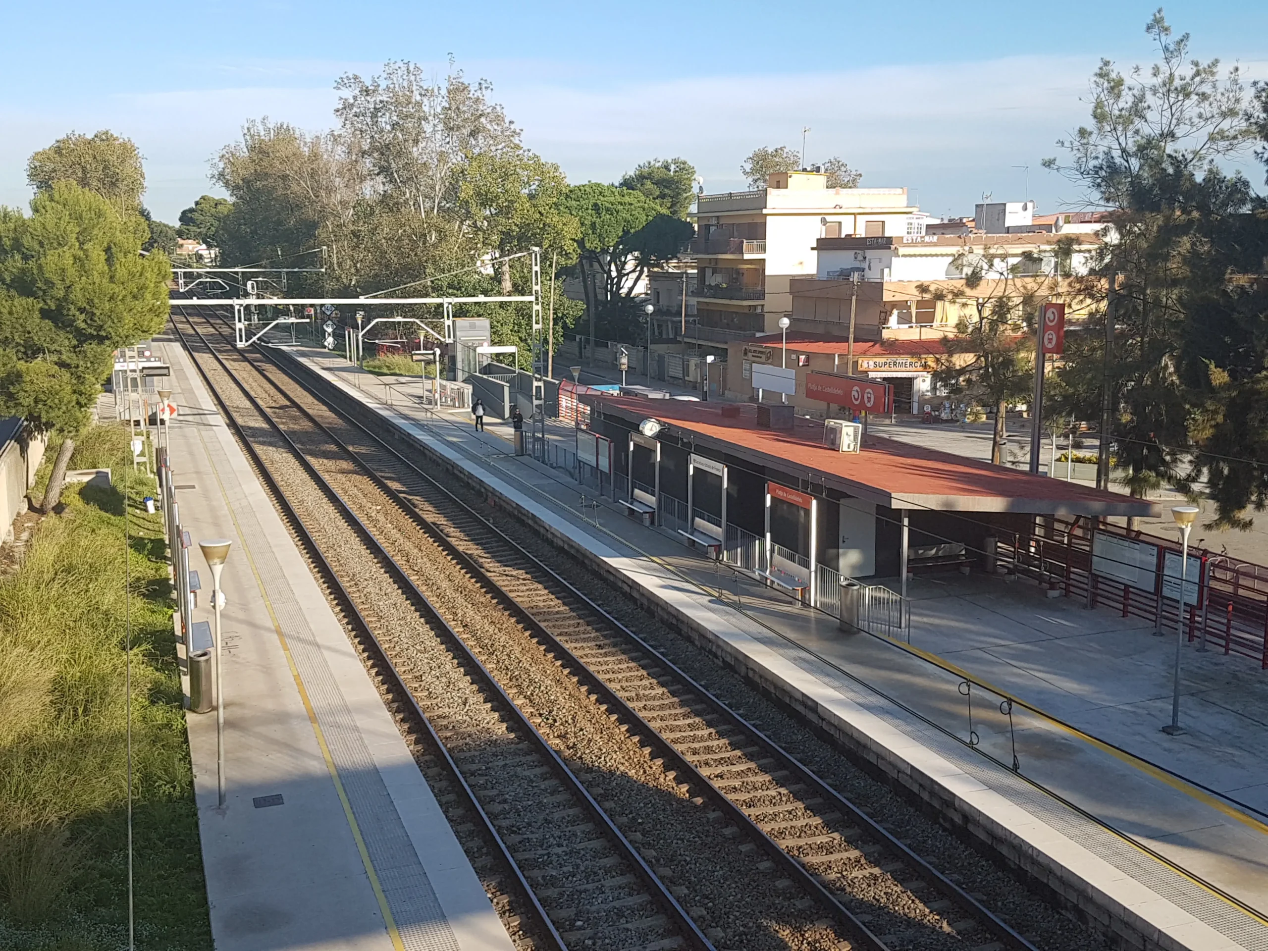 tren castelldefels - Qué línea de tren va a Castelldefels