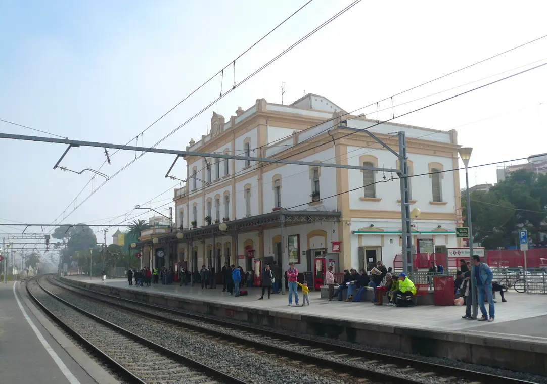 como ir de barcelona a sitges en tren - Qué línea va a Sitges