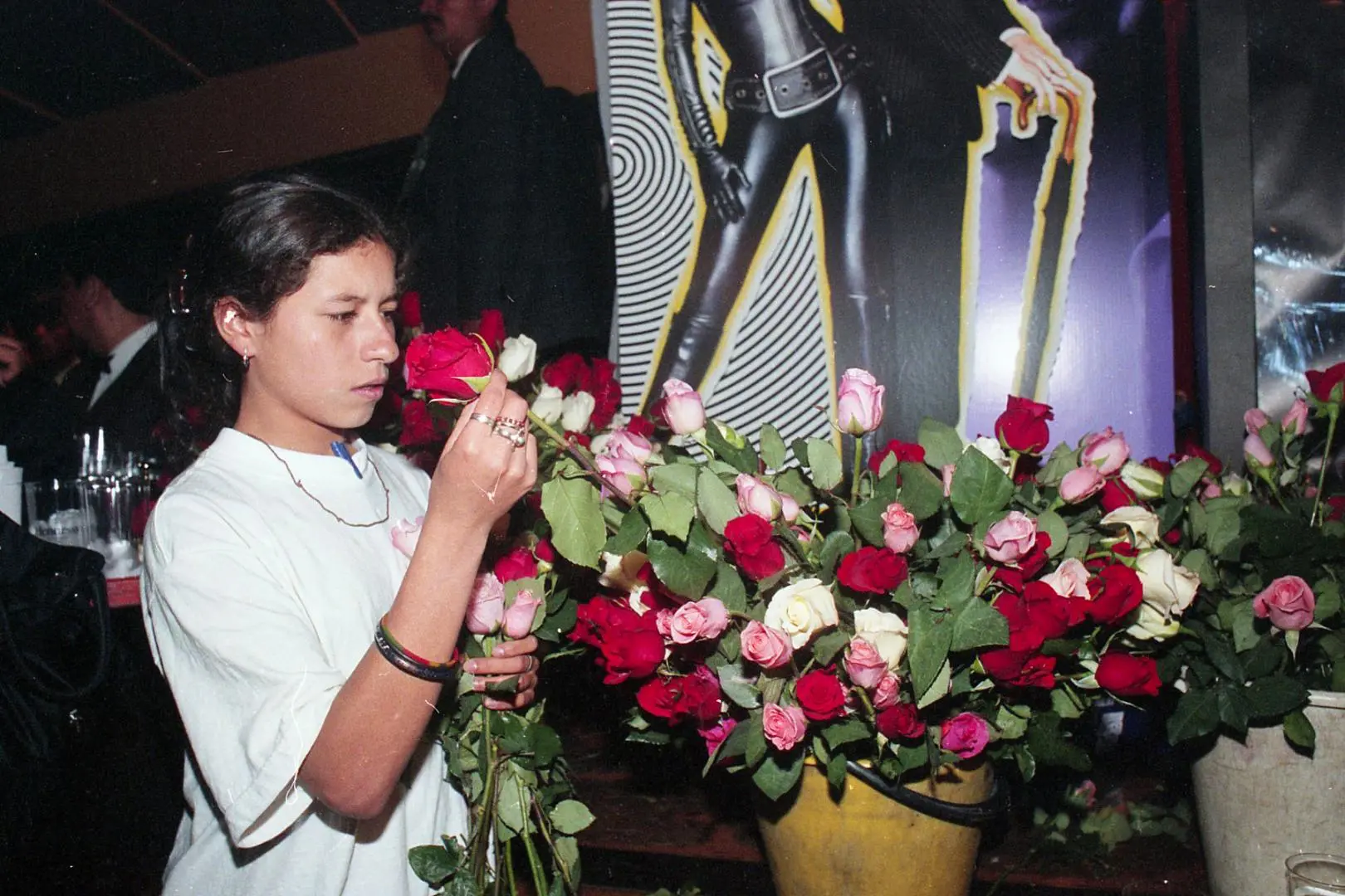 Vendedora de rosas en el ferrocarril: La historia detrás de la película - Qué pasó con Mónica Rodríguez La vendedora de rosas vendedora de rosas en el ferrocarril - Qué pasó con Mónica Rodríguez La vendedora de rosas