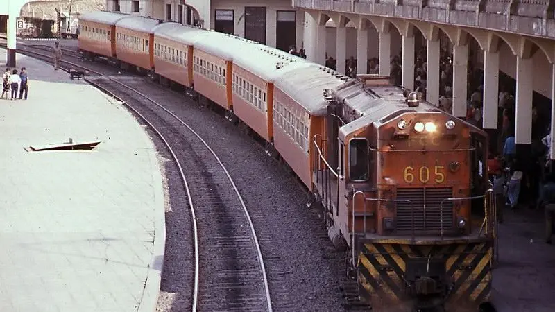 equipo ferroviario empresa peru - Qué tipo de empresa es PeruRail