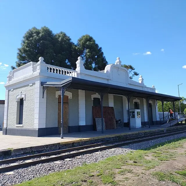 hasta donde llega la via del ferrocarril de marco paz - Qué tren llega a Marcos Paz