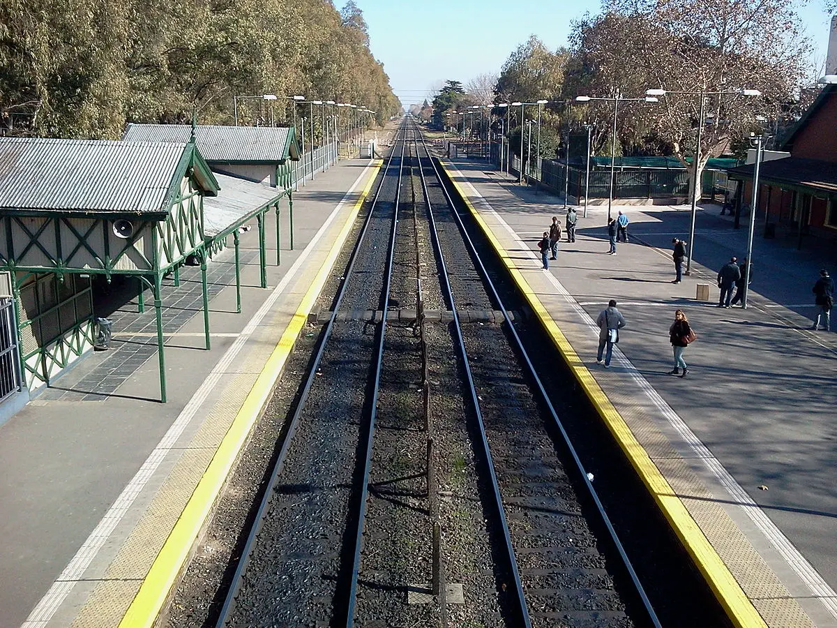 santos lugares ferrocarril - Qué tren llega a Santos Lugares