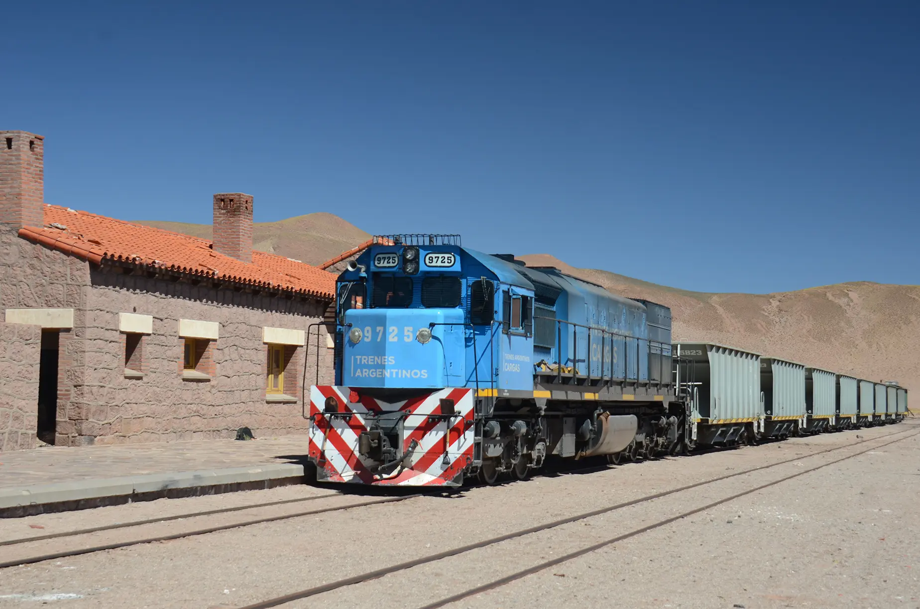 ferrocarril huaytiquina - Quién construyó el puente del tren de las nubes