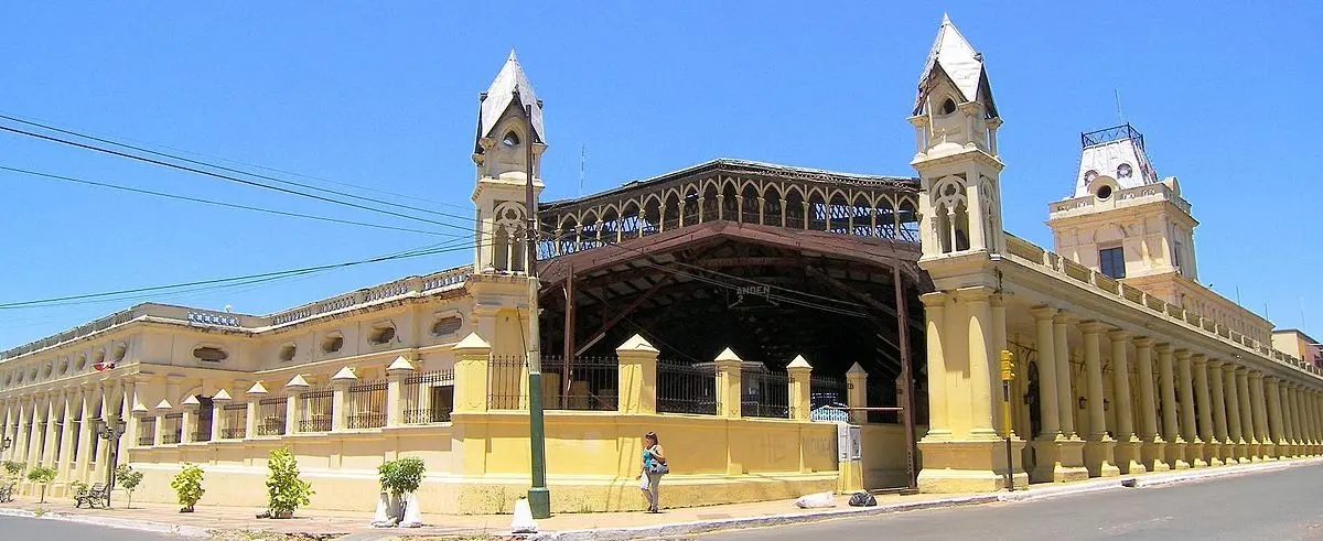 primer ferrocarril en latinoamerica - Quién inventó las vías del tren en Paraguay