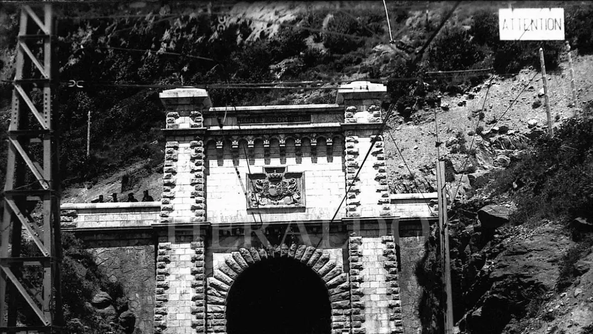 Estación Ferrocarril Canfranc: Una joya histórica en los Pirineos - Quién mandó construir la estación de Canfranc estacion ferrocarril canfranc - Quién mandó construir la estación de Canfranc